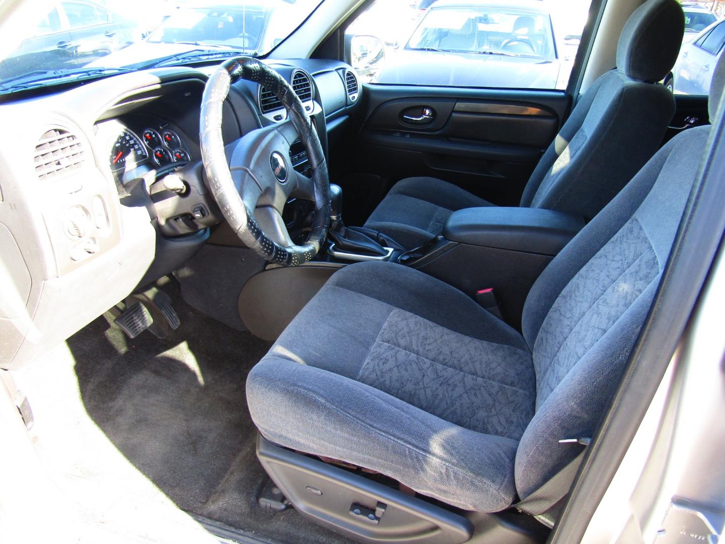 2006 Silver /Gray GMC Envoy SLE 2WD (1GKDS13S162) with an 4.2L L6 DOHC 24V engine, Automatic transmission, located at 15016 S Hwy 231, Midland City, AL, 36350, (334) 983-3001, 31.306210, -85.495277 - Photo#3